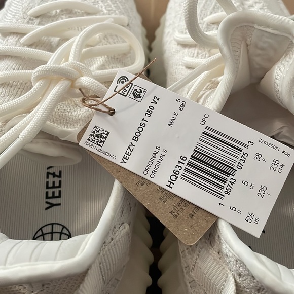 Yeezy Boost 350 V2 BONE size 5.5 - Picture 5 of 6